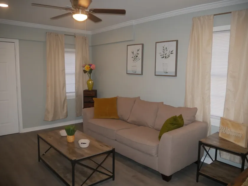 Lovely Area, Spacious Haven w/ Uber & Lyft access - Image 1