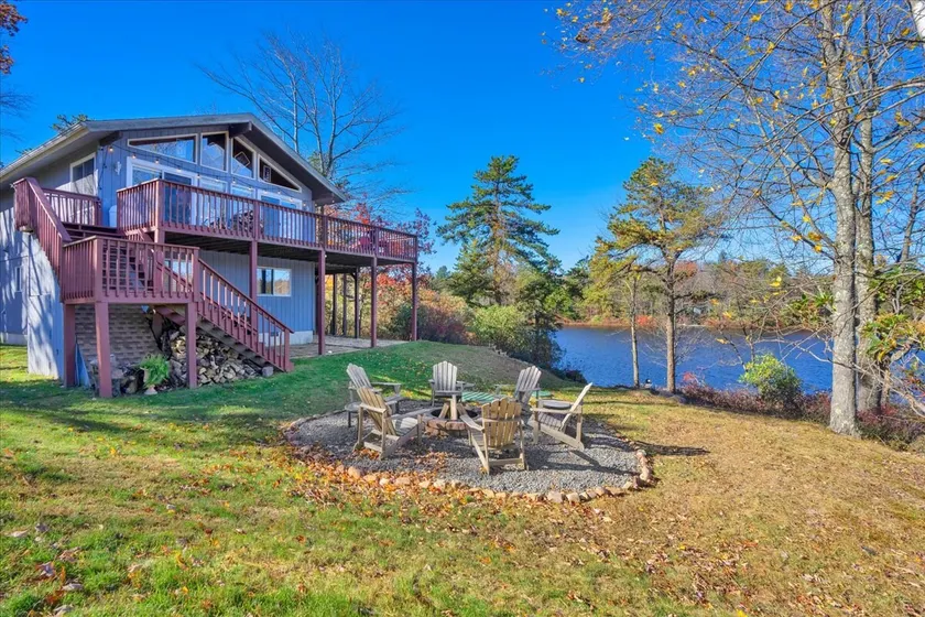 4BR Lakehouse | Sleeps 10 | Fire Pit, Dock, Kayaks - Image 1