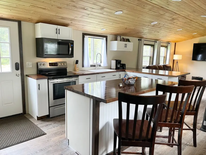 The Pinewoods Cabin near Oak Orchard Creek fishing - Image 1