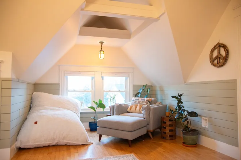 Bright Top-Floor 1BR | Deck, Walkable, Skylit Bath - Image 1