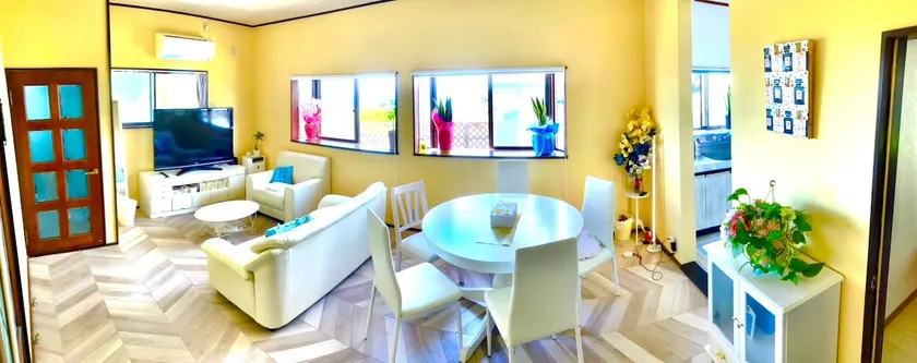 Entire house rental. A guest house where you can relax with the sound of the waves and the sunset. No worries about neighbors. - Image 1