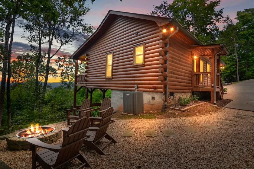 Mountain View|<10 mins to City! Fireplace, Hot tub - Image 1