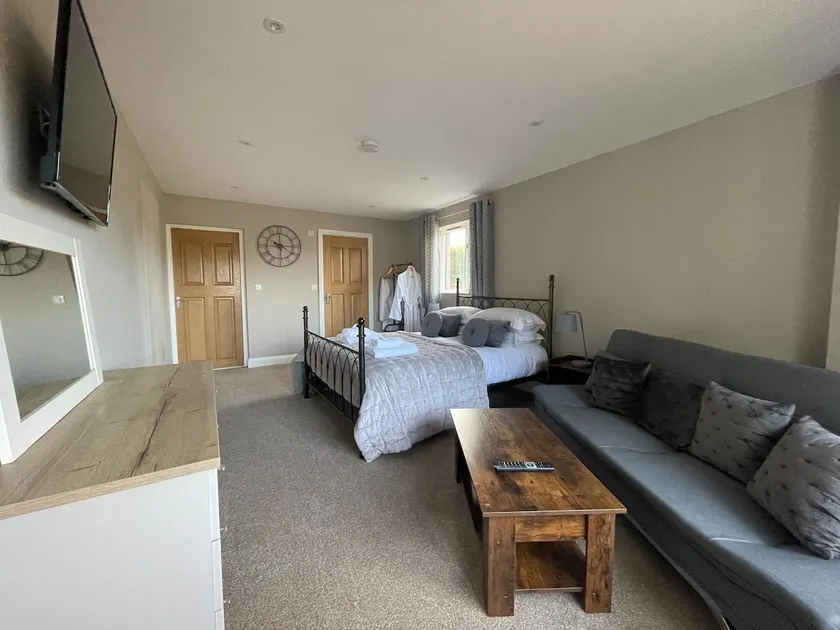 Edens Hideaway - Image 1