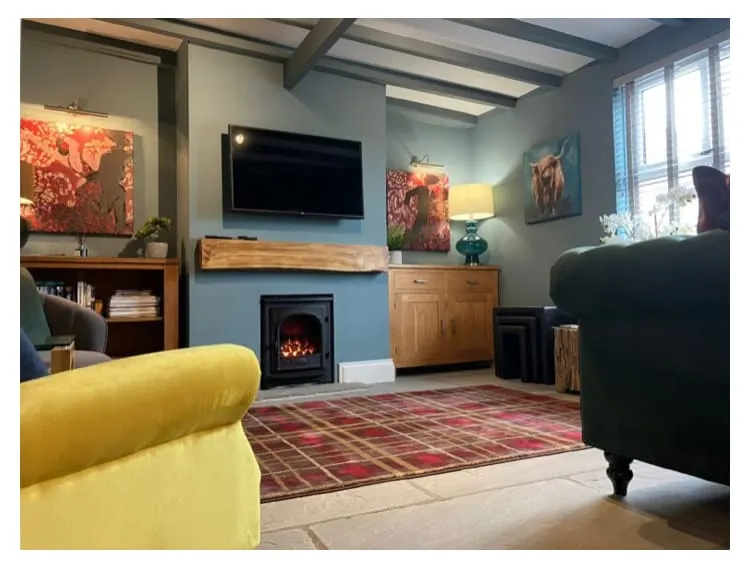 Cottage, Living Village, Beverley - Image 1