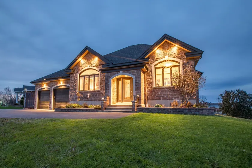 Luxurious Waterfront Paradise with Gazebo, Hottub - Image 1