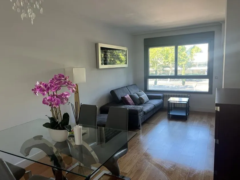 Comfortable with a garage, gym - Image 1