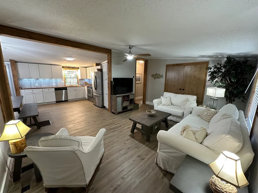 Waterfront w/boat slip sleeps 8 - Image 1