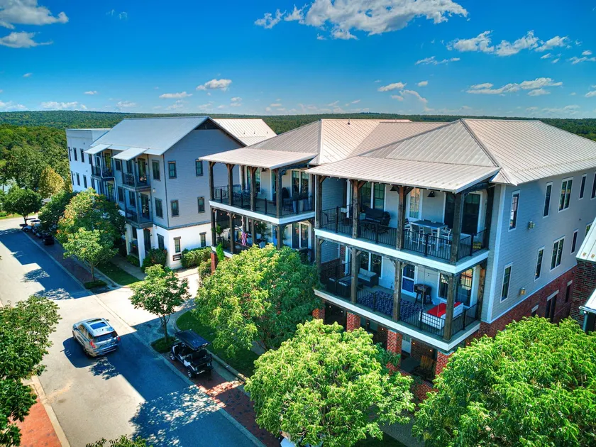 Carlton Landing-Spacious home on Boulevard - Image 1