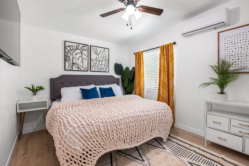 Elegant King Bed retreat near Disneyland - Image 1