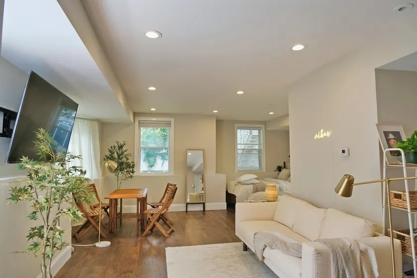 Cozy Urban Studio in Boston - Image 1