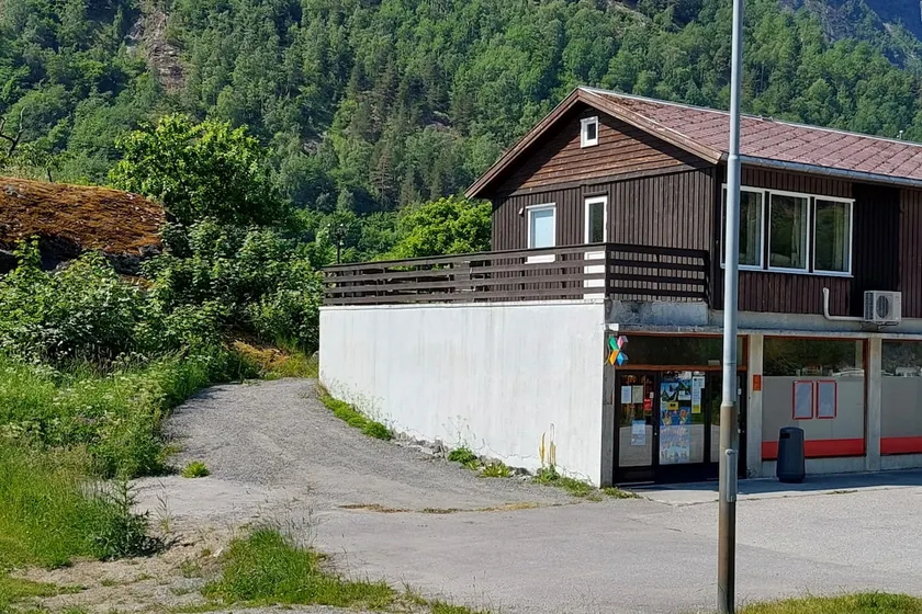 the store - Image 1