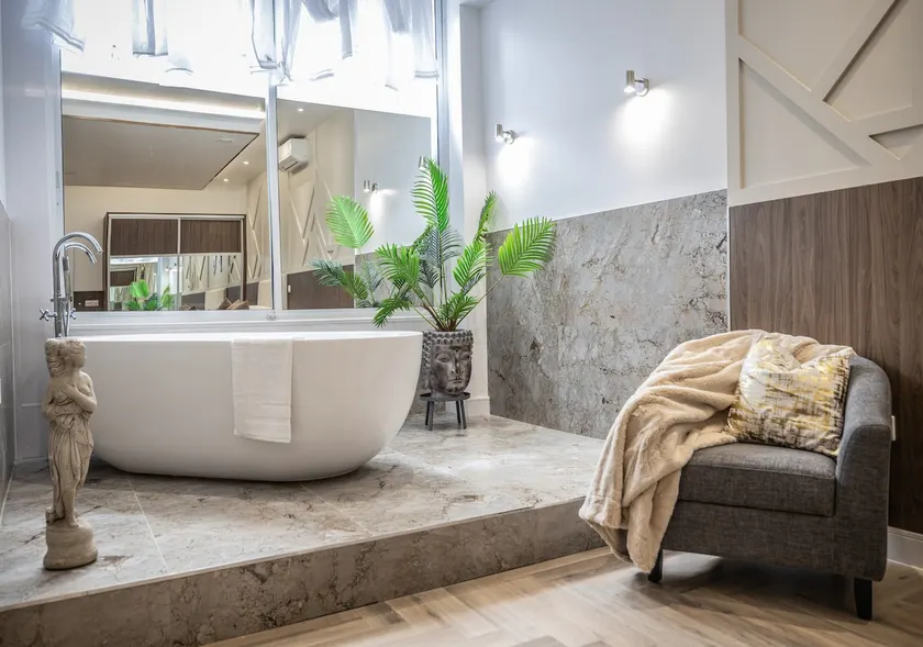 Luxury 2 Bed, City Centre, With Free standing Bath - Image 1