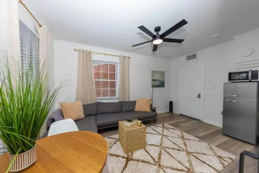 Lovely 1 BR with King bed Apt 3 - Image 1