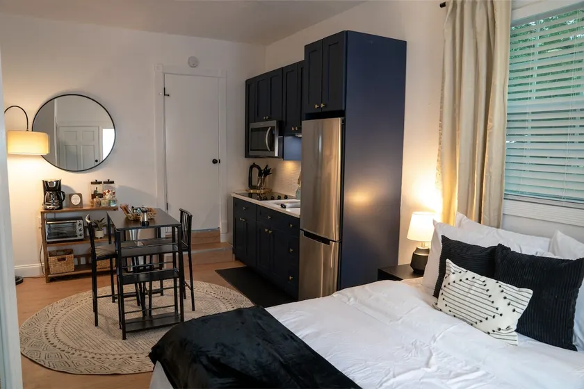 Sprawling Studio + BEST local eats & by Downtown - Image 1