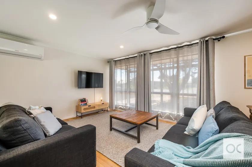 Cosy, coastal home 150m from beach - sleeps to 9 - Image 1