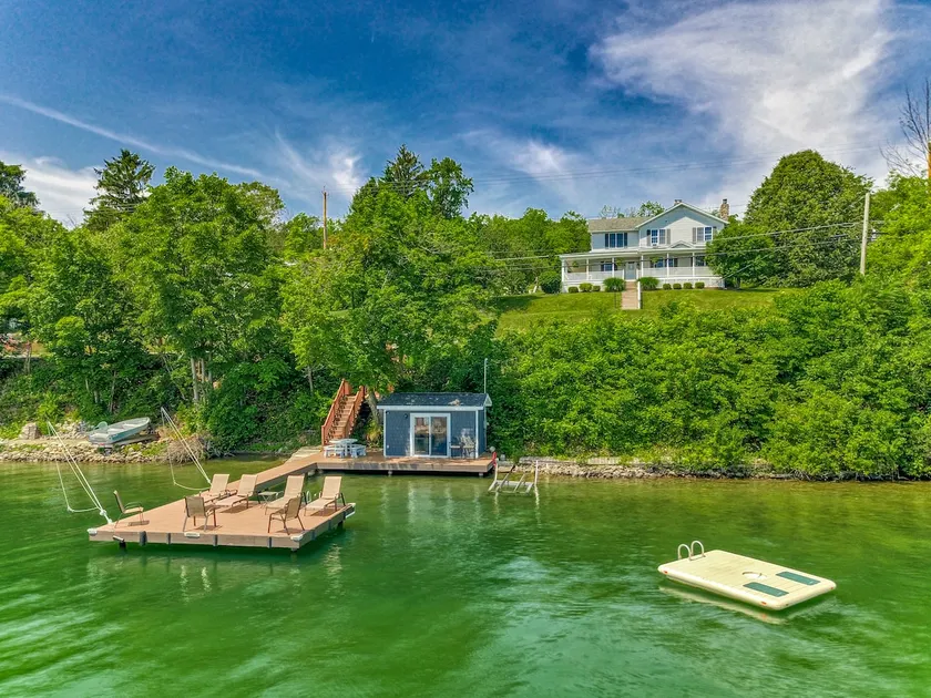 Farm House- Lakefront private dock and porch/views - Image 1