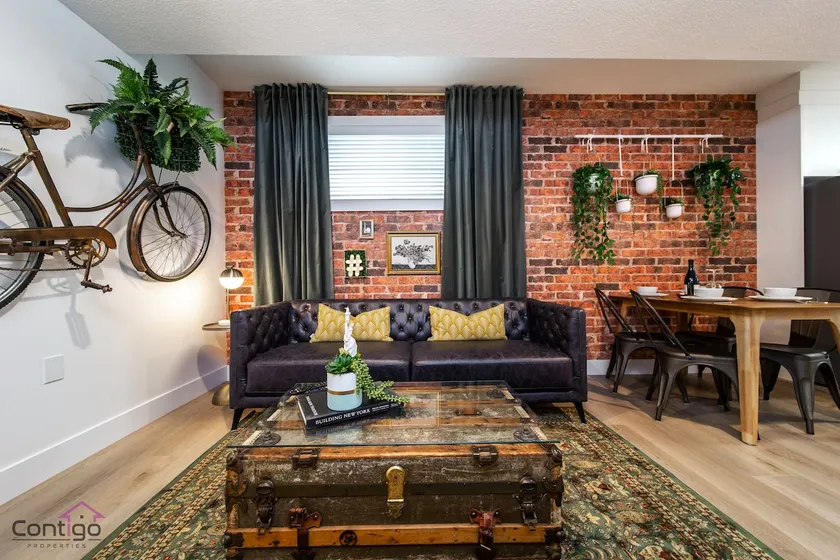 Luxe New York Style Bsmt Suite, Near DT & WEM, King Bed, WiFi - Image 1