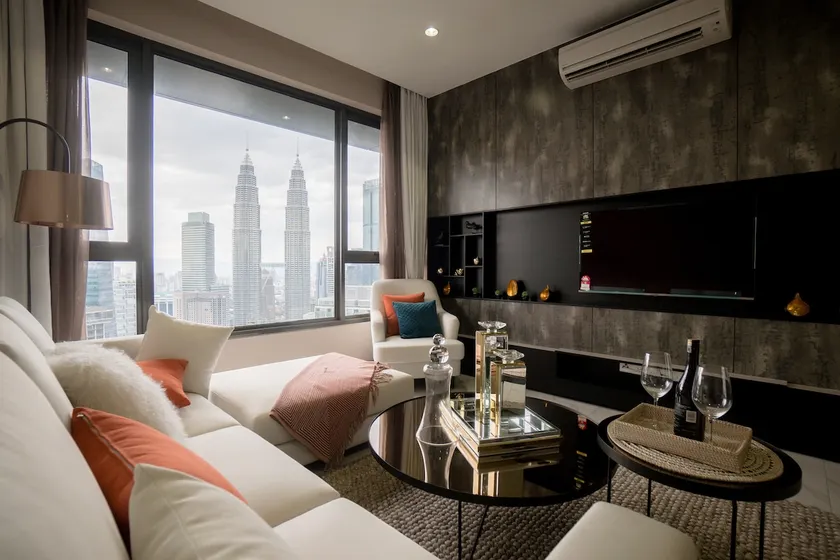 Near Petronas Twin Towers/KLCC/Pavilion/Bukit Bintang/Kuala Lumpur Convention Center, Infinity Pool, Luxury Family Suite - Image 1