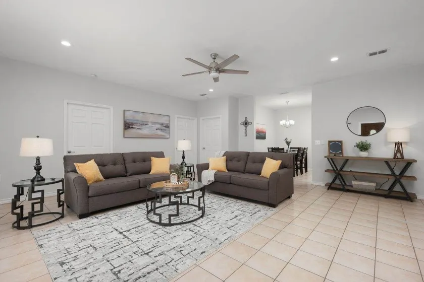 Cozy Spacious 3BR Home w/King Bed/Near Airport - Image 1