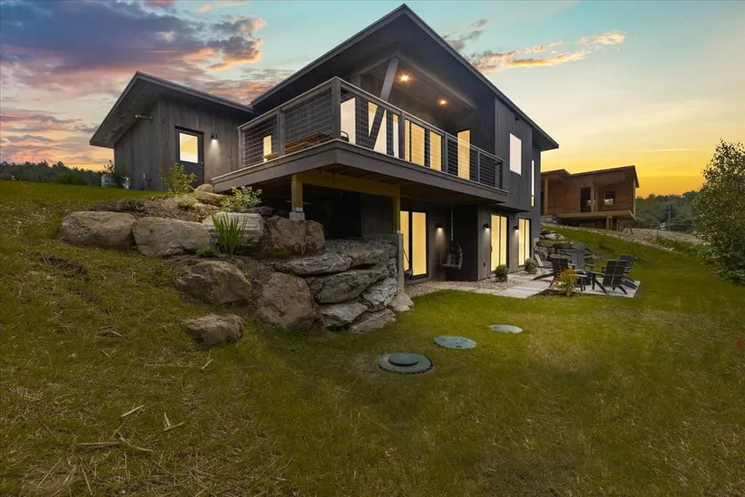NEW Stowe Modern Sleeps 8. Views! Central AC&Heat - Image 1