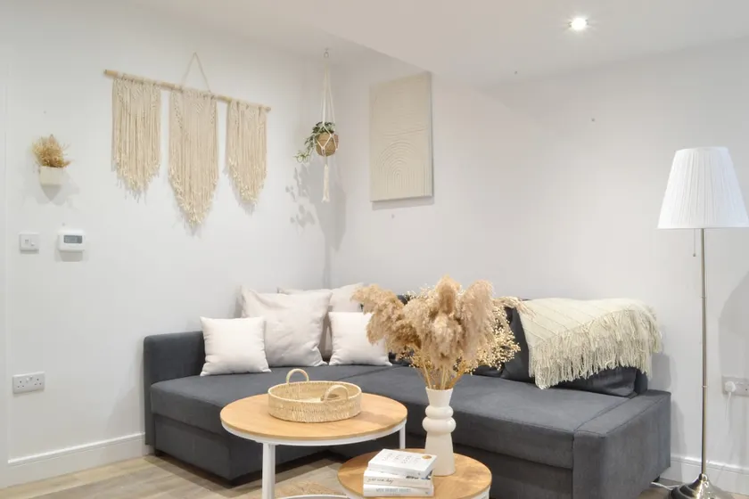 New Flat near Luton Airport *FREE Parking* - Image 1