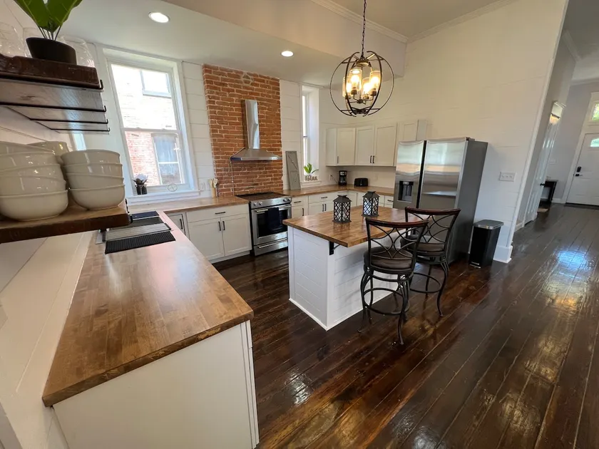 4 King Beds! Remodeled - Gated Parking- Sleeps 21 - Image 1