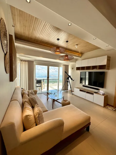 Lime Penthouse 2 BR Condo, Tagaytay Highlands - Image 1