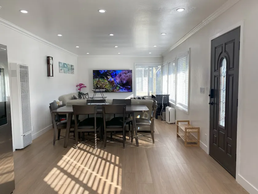 Beach Lover’s 2B1B • 15min SF/SFO • Free Parking - Image 1