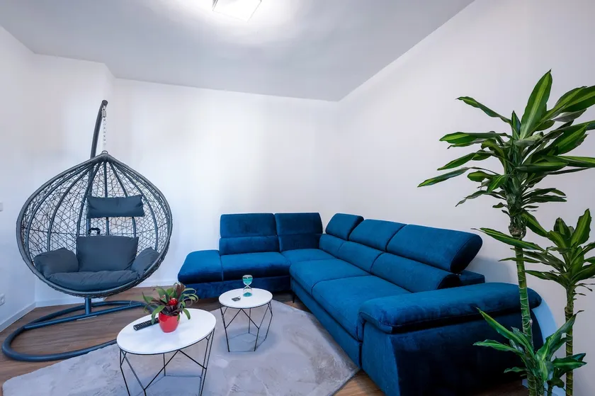 LiT LiVING Luxury |Box Spring| Netflix |Maisonette - Image 1
