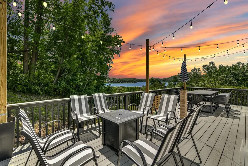 Sleeps 18 LAKE VIEWS! Perfect for large group! - Image 1