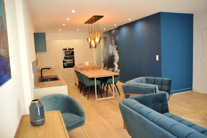 Luxury & Comfort, Spacious, New, Air-conditioning and Central - Image 1