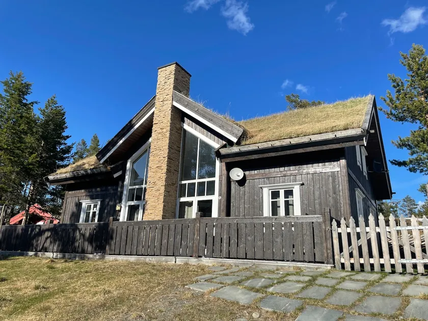 Cabin at the gate of Jotunheimen - Image 1