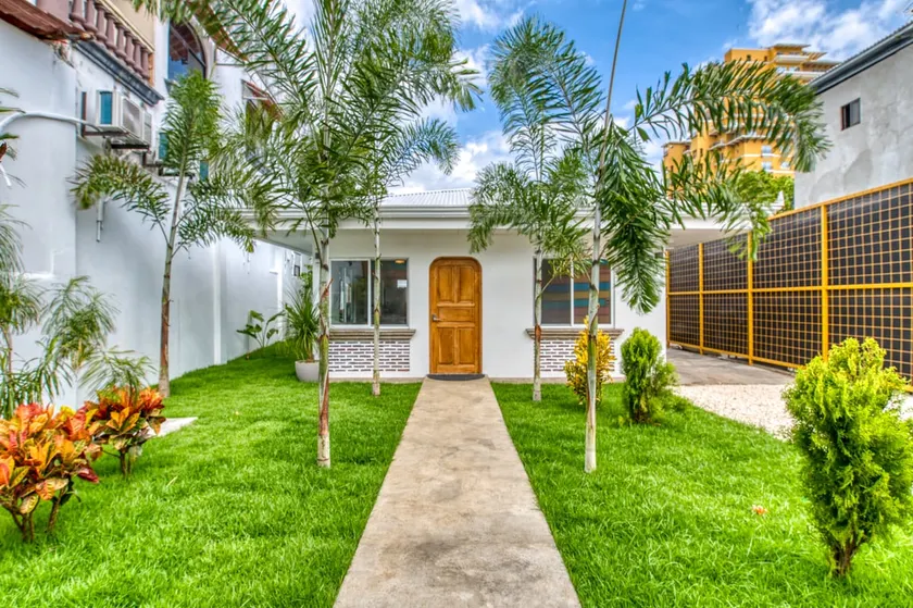 Modern Private Beach Home, Pool, BBQ, A/C, 200 MPS - Image 1