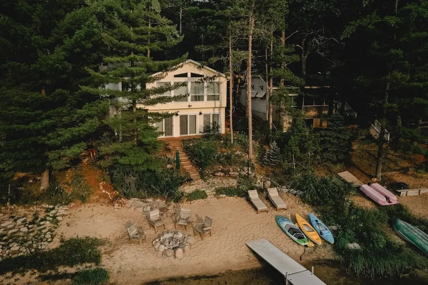 Lake house w/beach | Hot Tub | Dells 20 min - Image 1