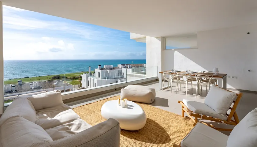 Sea view apartment, 9 min walk to the beach - Image 1