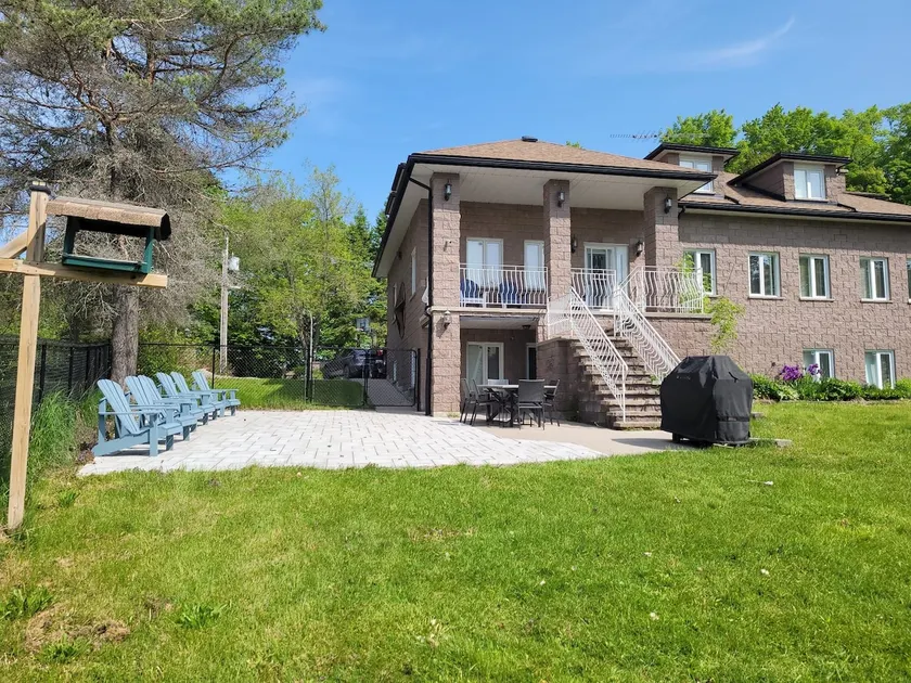 Canal Lake Cottage|6+1 Bedrooms/4Baths/2Kitchens - Image 1