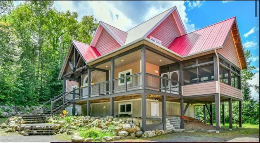 Luxury Cottage in Lanaudière - Image 1