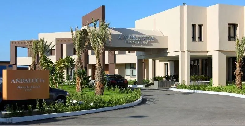 Apartment Hotel pool and beach - Image 1