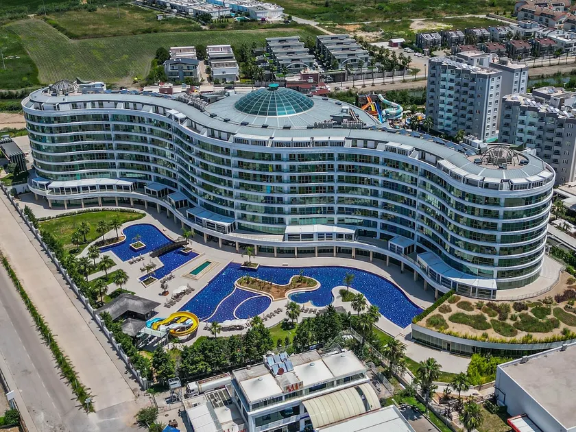 Elegant residence with heated pool and SPA S8 - Image 1