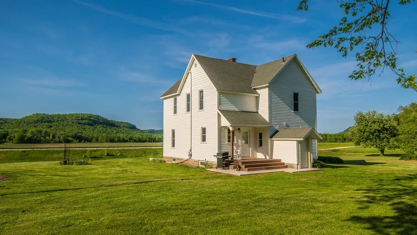 3 Peaks Farmhouse on Root River - Image 1