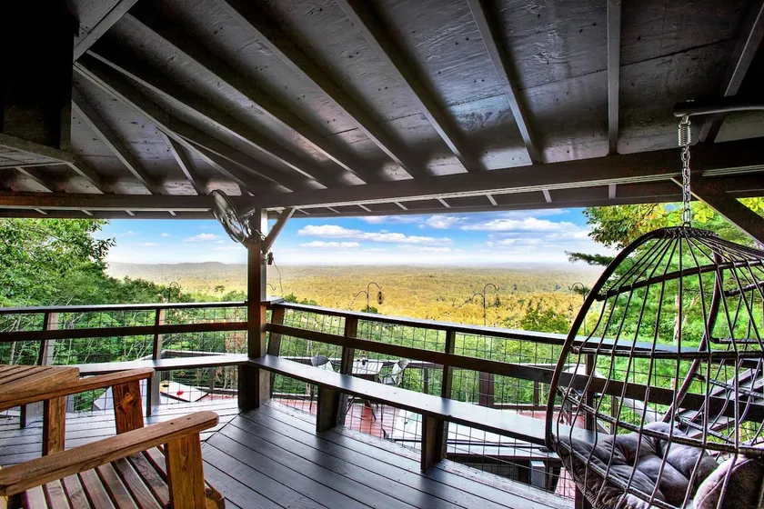 Cozy Luxury Cottage with Stunning View - Image 1