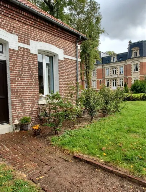 House with vintage decor - Image 1
