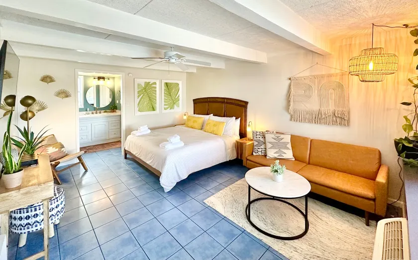 Papaya's Beach Retreat: Pool, 1.5 mi to beach! - Image 1