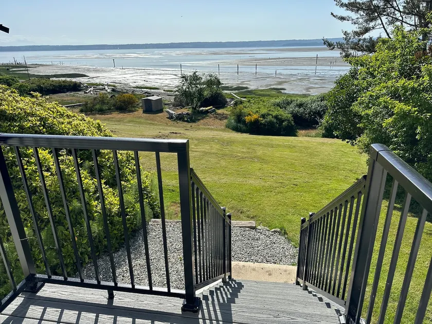 Waterfront Warm Beach guesthouse Stanwood lovely - Image 1
