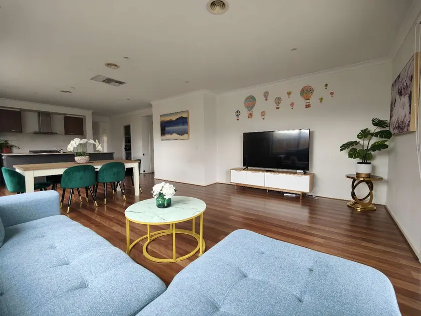 Beautiful 4 Bedrooms Houses - Image 1