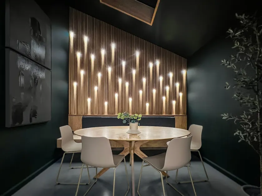 1_OAK | custom designed experience | sleeps 11 - Image 1