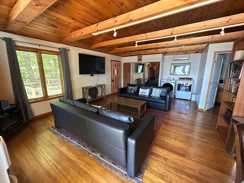 Euphoria Cabin on the Lake - Image 1