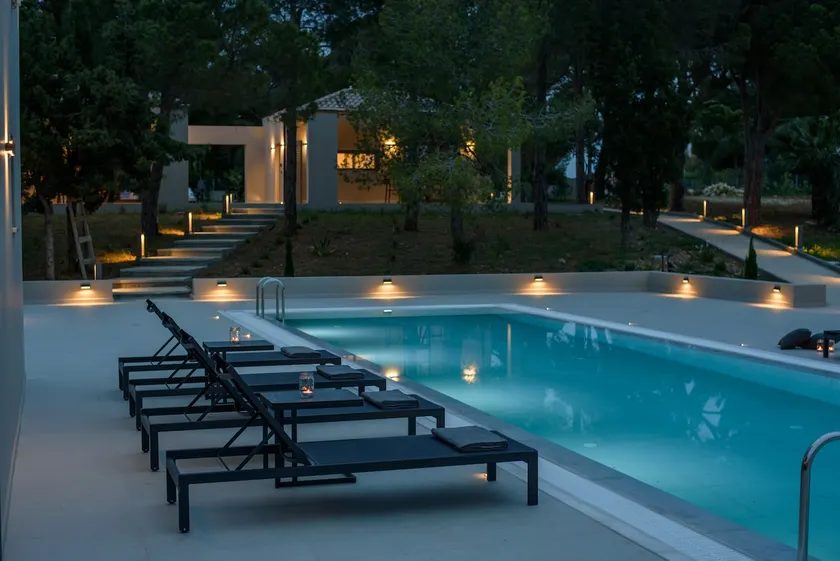 Alekos Beach Houses-Akrotiri Suites - Image 1