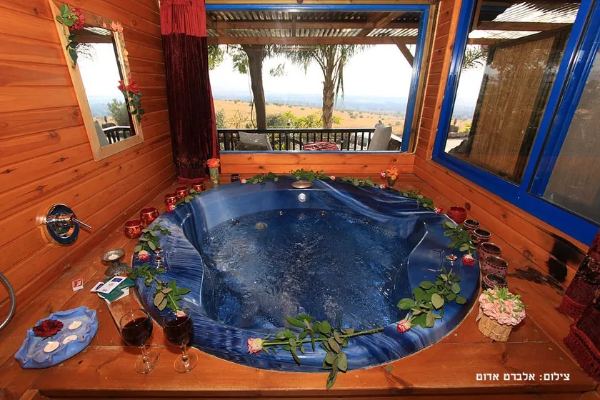 Aladdin Cabins & Caves - Cozy Wooden Cabin with Private Jacuzzi - Image 1