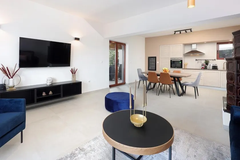 Apartment in villa with panoramic view of the sea - Image 1